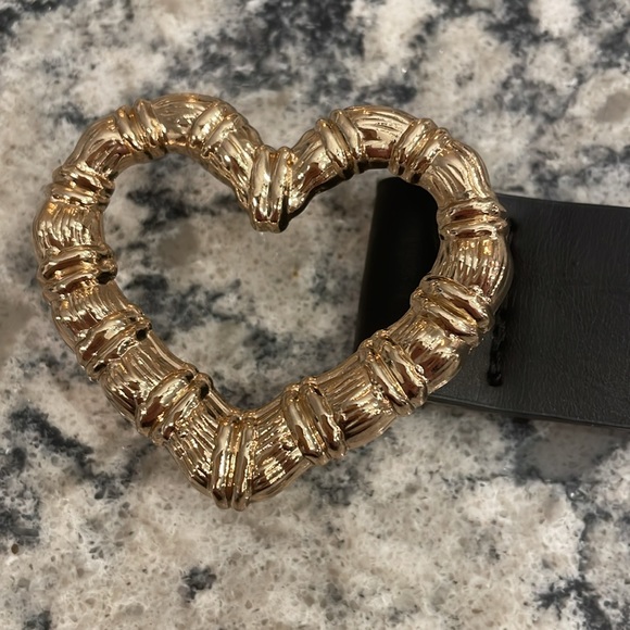 💛 Heart-buckle belt length 38” belt black made of synthetic materials! - Picture 2 of 4